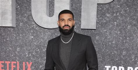 drake buys strippers chanel bags|Drake Gifts Strippers With Chanel Bags .